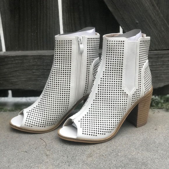 LAST PAIR SIZE 7.5 - Picture 2 of 4